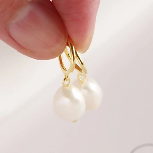 S925 sterling silver gold earrings with irregular baroque freshwater pearl pendants