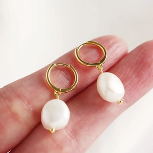Minimalist S925 silver hoop earrings with irregular white baroque pearl pendants