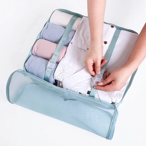 Set de 6 bolsas de viaje azul claro con diseño de malla y hebillas ajustables para maleta
