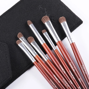7-teiliges Lidschattenpinsel-Set aus Naturhaar mit Holzgriff und Filz-Aufbewahrung