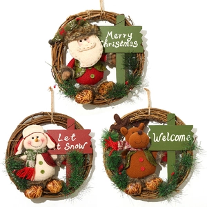 Trois couronnes de Noël en rotin avec Père Noël, bonhomme de neige et renne décoration