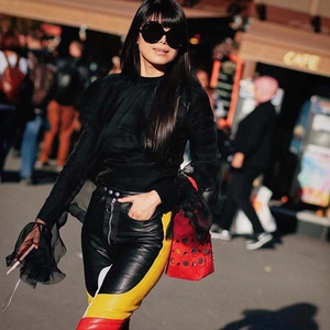 Oversized retro round black sunglasses for women with trendy vintage style frame