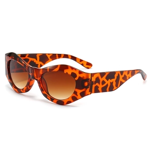Occhiali da sole da ciclismo Y2K cat-eye oversize con montatura geometrica tartarugata