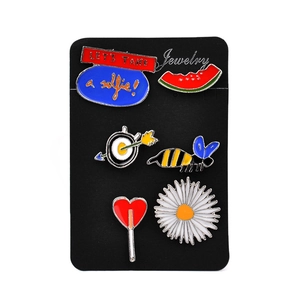 Lot de 6 épingles en émail créatives avec pastèque, abeille, cœur et marguerite