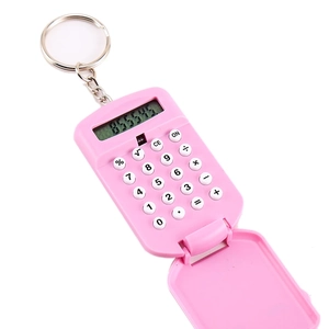 Detailweergave van de roze mini opvouwbare rekenmachine sleutelhanger met plastic knoppen