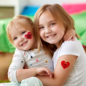 Tatouages temporaires cœur pour enfants, fête des mères avec texte 'Super Mom' et 'Happy Mother's Day'