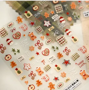 Détails d'autocollants nail art de Noël avec ours en relief 3D et motifs de fêtes