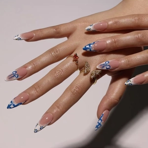 Unghie Finte A Mandorla Stile Francese Quadri Blu Stampa Mirtillo Pizzo Bianco Fiocco Perla Artificial Resina Donne