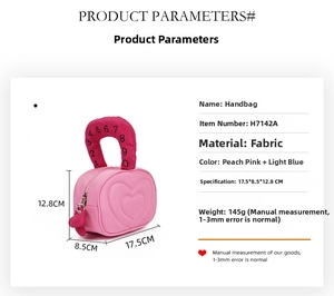 Dimensions détaillées pour cette trousse de toilette à motifs cœur et poignée bleue