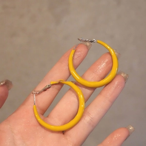 Moda Semplici Orecchini a Cerchio in Smalto Giallo Tondo per Donna Gioielli Geometrici in Ferro Con Perno in Argento Sterling 925