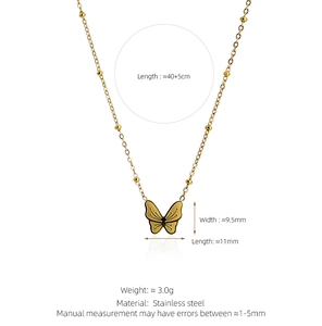 Detail der 40+5 cm Kette und des 11x9,5 mm goldenen Schmetterlingsanhängers mit Maßen