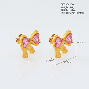 Dettaglio dimensioni orecchini a farfalla placcati oro con zircone a cuore rosa e parametri