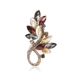 Elegant gold leaf brooch with champagne crystals and rhinestones for women suits