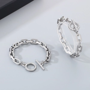 Bracciali a catena industriale in acciaio al titanio con chiusura OT e finitura argento