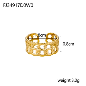 Detailed view of golden stainless steel star ring with 1.8cm diameter and 3.0g weight