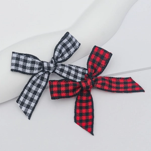 Detail of handmade checkered bows in black-white and red-black polyester ribbons
