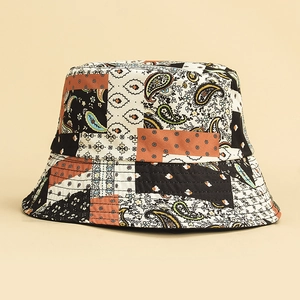 Bob rétro style patchwork avec motif paisley beige et noir pour femme idéal pour le soleil