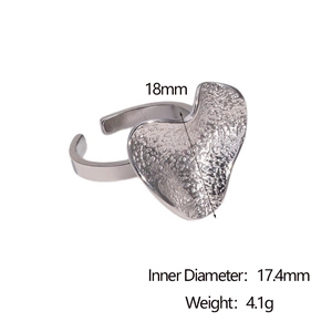 Detailed view of silver irregular heart ring with dimensions and 4.1g weight display