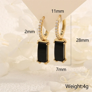 Detailed view of 18K gold earrings with black rectangular gems and size annotations