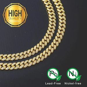Luxurious gold-plated Cuban chain dog collar with micro-paved rhinestones for pets