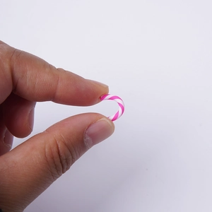 Rosa-weiß gestreiftes Spiral-Resin-Accessoire für DIY-Slime und Bastelarbeiten