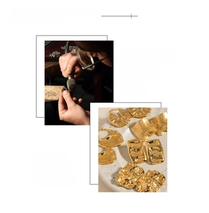 Dettaglio della superficie martellata placcata oro 18K con lucidatura artigianale