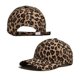 Fashionable leopard print baseball cap with curved brim and adjustable metal buckle