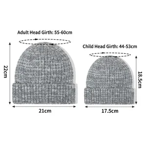 Ensemble de bonnets en tricot gris pour famille avec tableaux de tailles détaillés