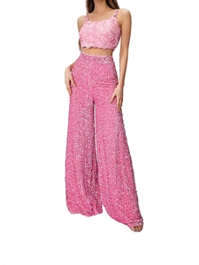 Ensemble pantalon large à paillettes roses et haut à fleurs pour soirée élégante