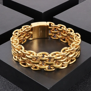 Détail du bracelet en acier inoxydable doré à double maille O avec marquage 316L