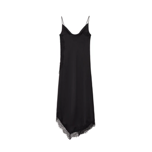 Robe nuisette élégante en satin noir avec dentelle et ourlet asymétrique pour femme