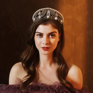 Middle Eastern bridal crown with pearls and geometric diamonds on a model in purple dress