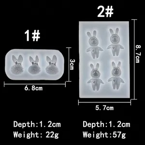 Stampi in silicone a forma di coniglio per resina DIY e cioccolato su fondo nero