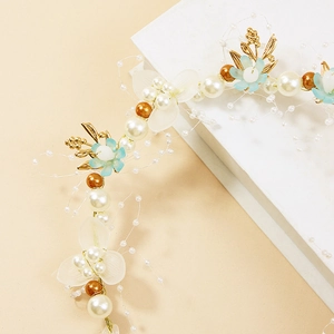 Couronne de fleurs en fil doré avec perles blanches et pétales bleus pour filles