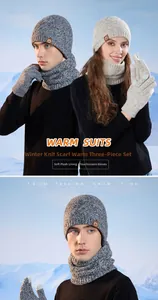 Dettaglio del set invernale in maglia con fodera in peluche e guanti touch screen