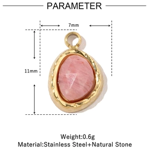 Détail d'un pendentif en pierre naturelle rose de 11x7mm avec cadre en acier inoxydable