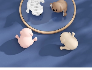 Dettaglio paraspigoli in silicone per bambini a forma di animali con retro adesivo