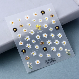 Stickers nail art 5D marguerites et abeilles avec texture 3D sur fond bleu