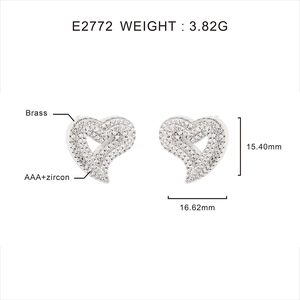 Technical drawing of heart stud earrings with zircon inlay and dimensions 15.40mm x 16.62mm