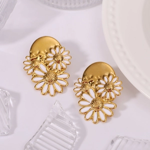 Classic 18k gold plated stainless steel daisy earrings with white enamel flower petals