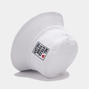 Bob blanc en coton avec imprimé cœur et lettres pour protection solaire en plein air
