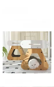Dettaglio della cuccia per gatti 2 in 1 in legno stile nordico e tavolino con tiragraffi
