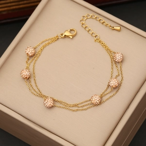 Bracciale multistrato in acciaio dorato con sfere in argilla e strass rosa