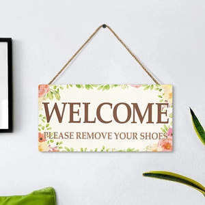 Vintage Willkommensschild aus Holz mit Blumen und Bitte Schuhe ausziehen Hinweis
