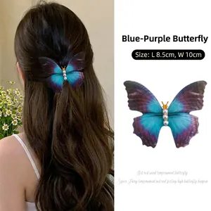 Pince à cheveux papillon en tulle bleu-violet avec perles pour une coiffure féerique