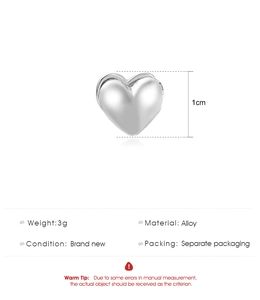 Detailed view of silver heart ear clip showing 1cm size and 3g alloy weight specs