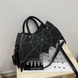 Gotische Fledermausflügel PU Leder Handtasche mit Spinnennetz Design und Nieten, Umhängetasche.