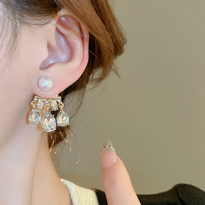 Elegant drop earrings featuring white pearls and water drop diamonds in gold plating