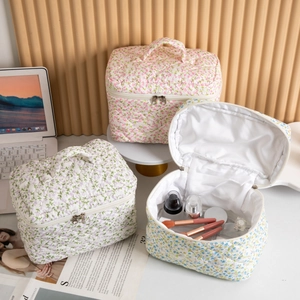 Floral Quilted Cosmetic Bag Large Capacity Travel Makeup Pouch With Top Handle Portable Zippered Toiletry Storage Organizer For Women