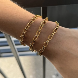 Ensemble de trois bracelets en acier inoxydable doré avec divers maillons de chaîne